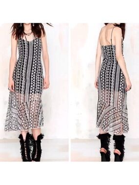 LINE & DOT Getaway Lace Midi Dress